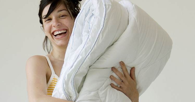 बिस्तर के चादर को साफ़ रखें keep bedsheet clean to prevent cold and cough infection